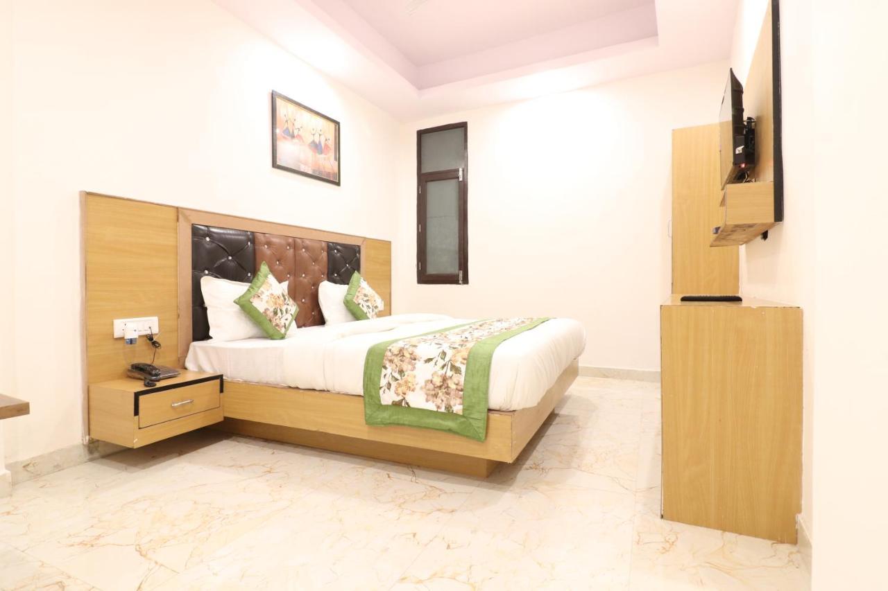 Hotel Hari International - Noida Sector 11 Bagian luar foto