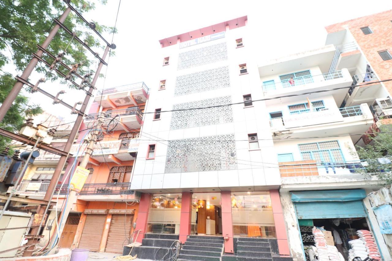 Hotel Hari International - Noida Sector 11 Bagian luar foto