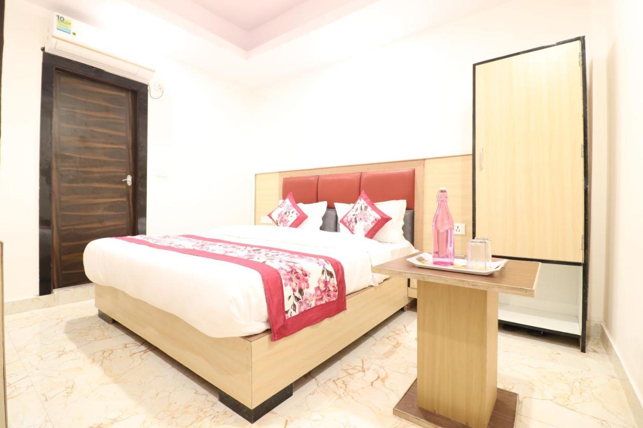 Hotel Hari International - Noida Sector 11 Bagian luar foto