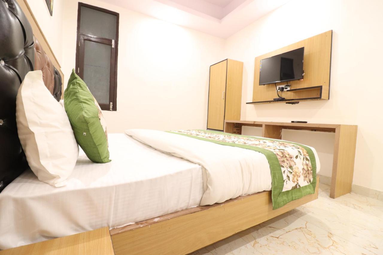 Hotel Hari International - Noida Sector 11 Bagian luar foto