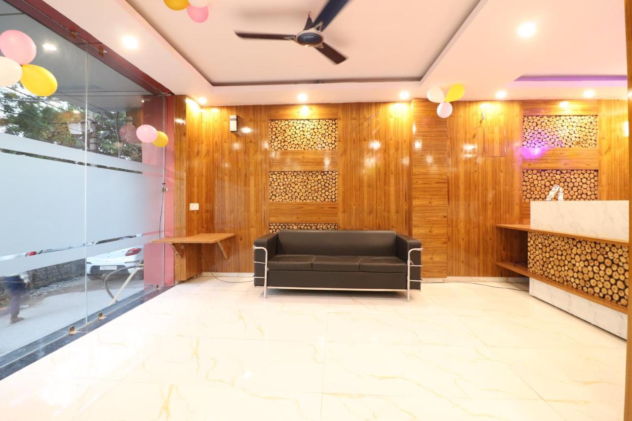 Hotel Hari International - Noida Sector 11 Bagian luar foto
