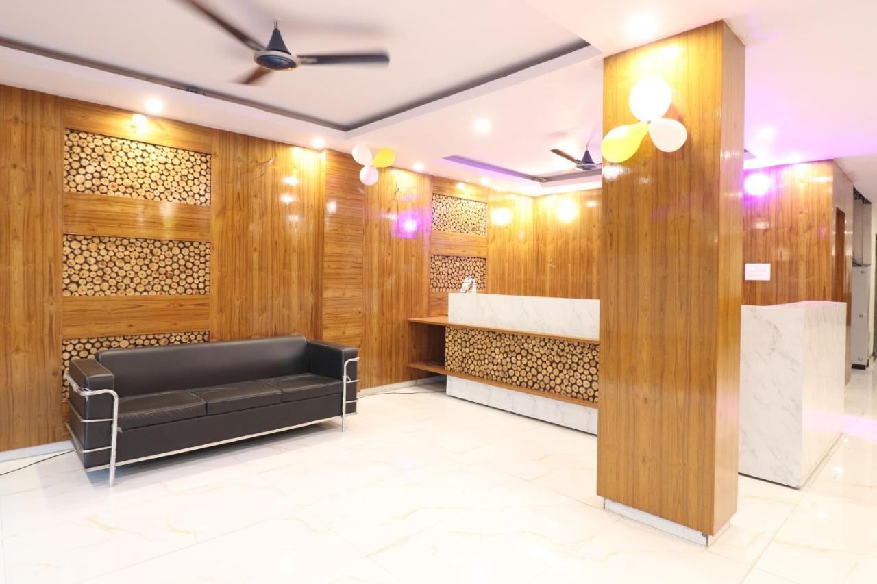 Hotel Hari International - Noida Sector 11 Bagian luar foto