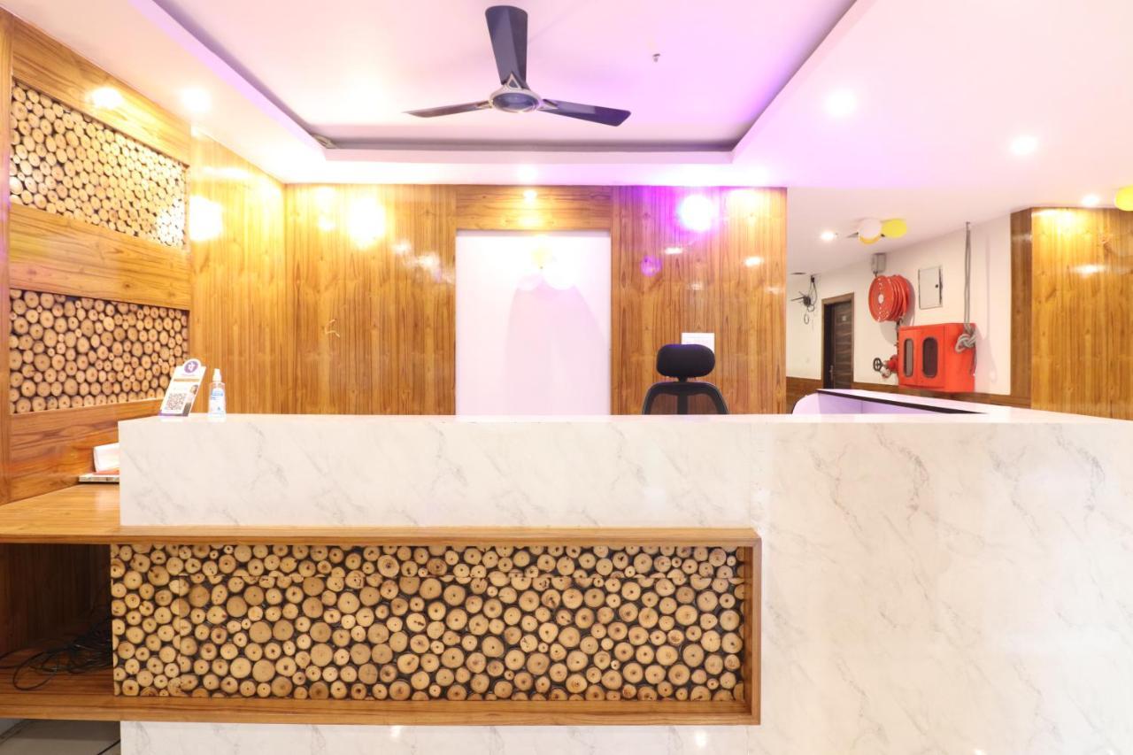 Hotel Hari International - Noida Sector 11 Bagian luar foto