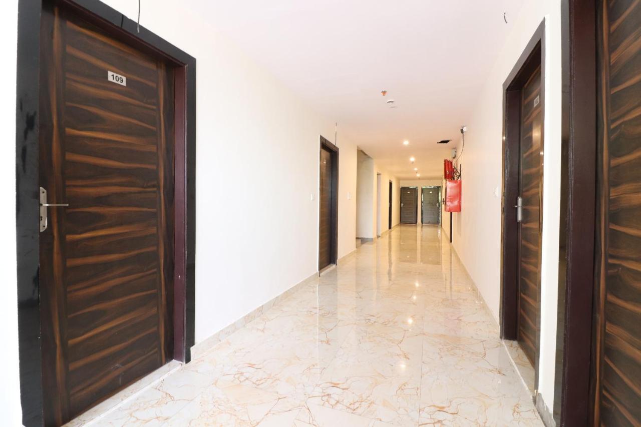 Hotel Hari International - Noida Sector 11 Bagian luar foto