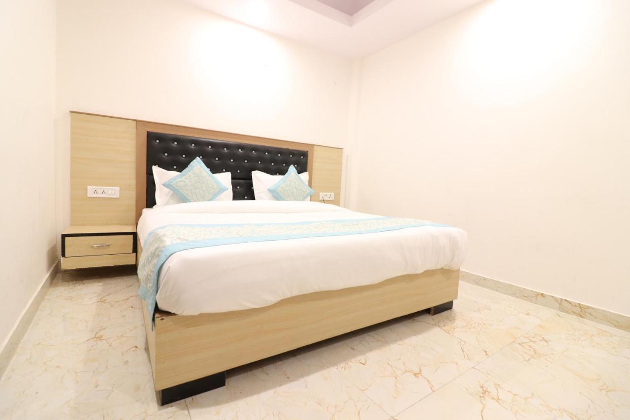 Hotel Hari International - Noida Sector 11 Bagian luar foto