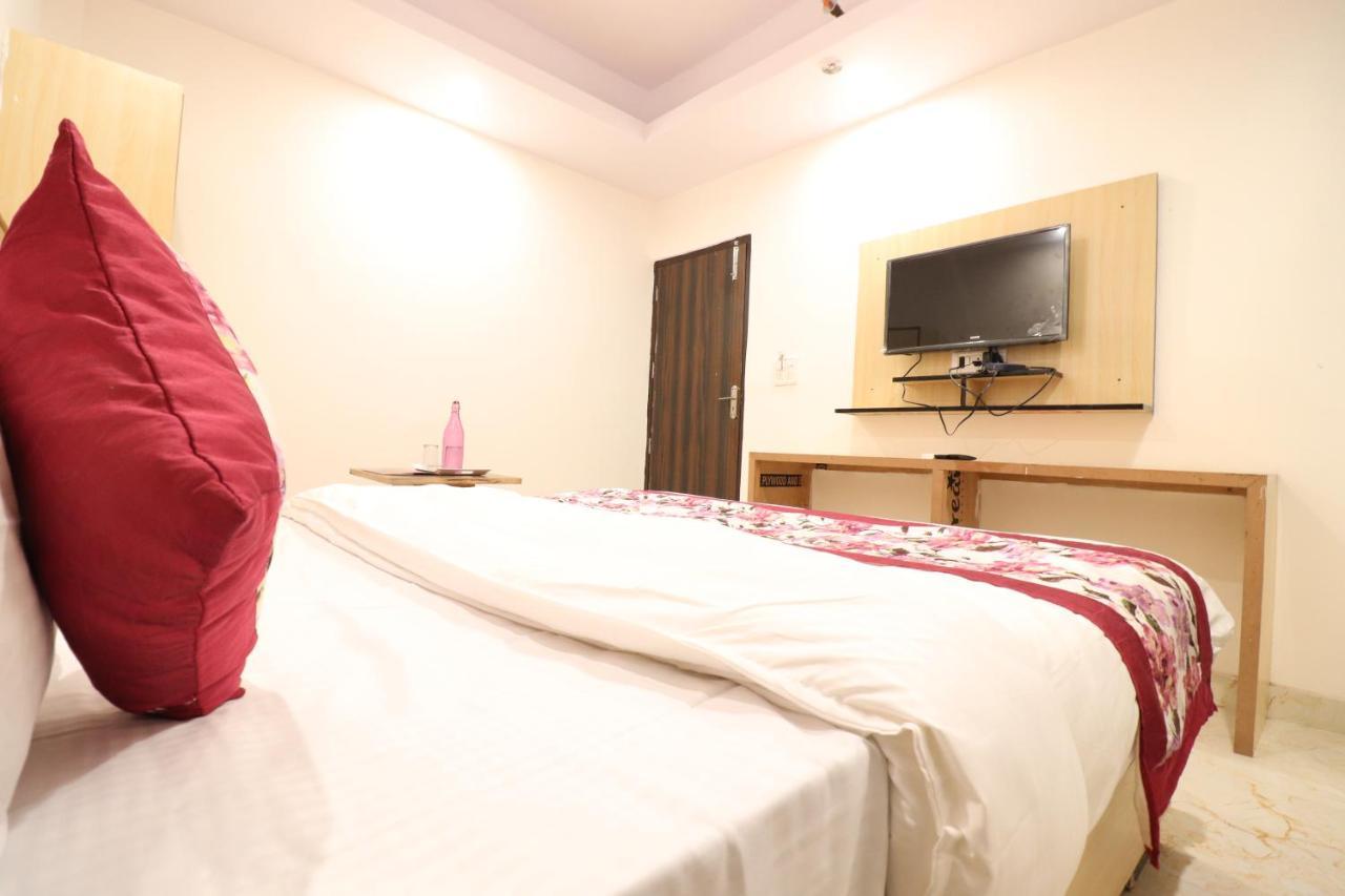 Hotel Hari International - Noida Sector 11 Bagian luar foto