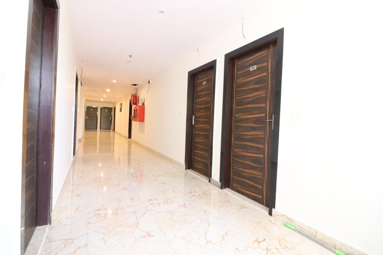 Hotel Hari International - Noida Sector 11 Bagian luar foto
