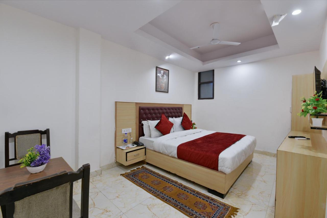 Hotel Hari International - Noida Sector 11 Bagian luar foto