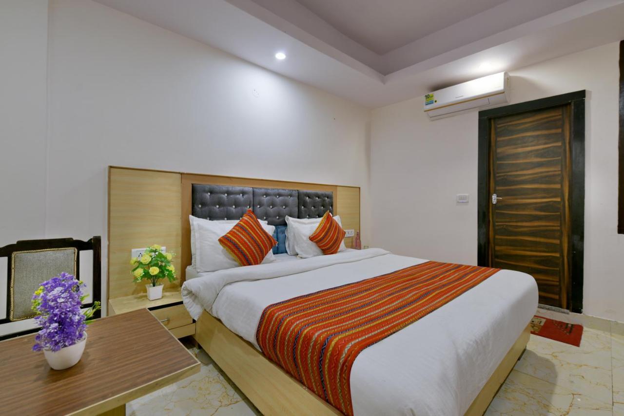 Hotel Hari International - Noida Sector 11 Bagian luar foto