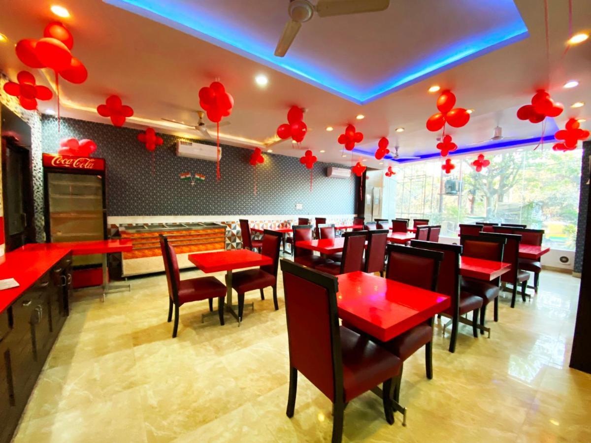 Hotel Hari International - Noida Sector 11 Bagian luar foto