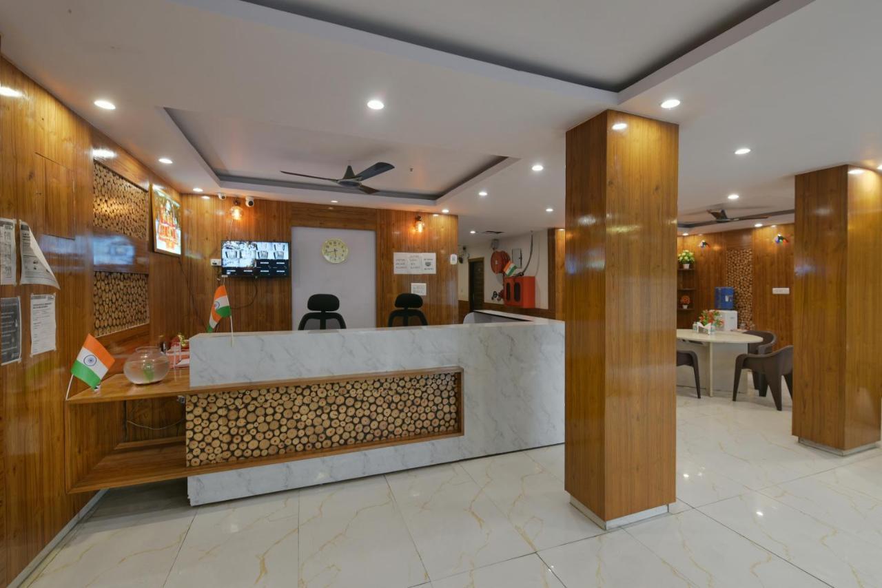 Hotel Hari International - Noida Sector 11 Bagian luar foto