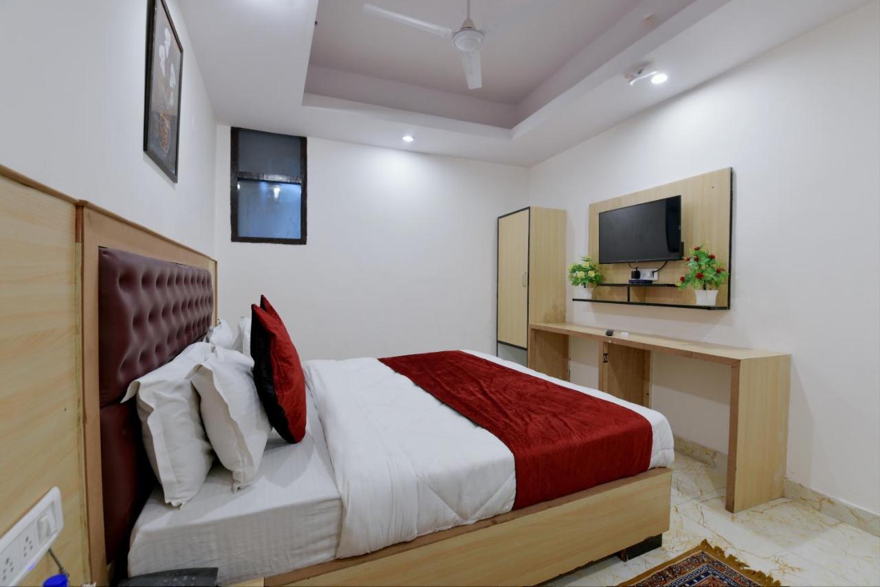 Hotel Hari International - Noida Sector 11 Bagian luar foto