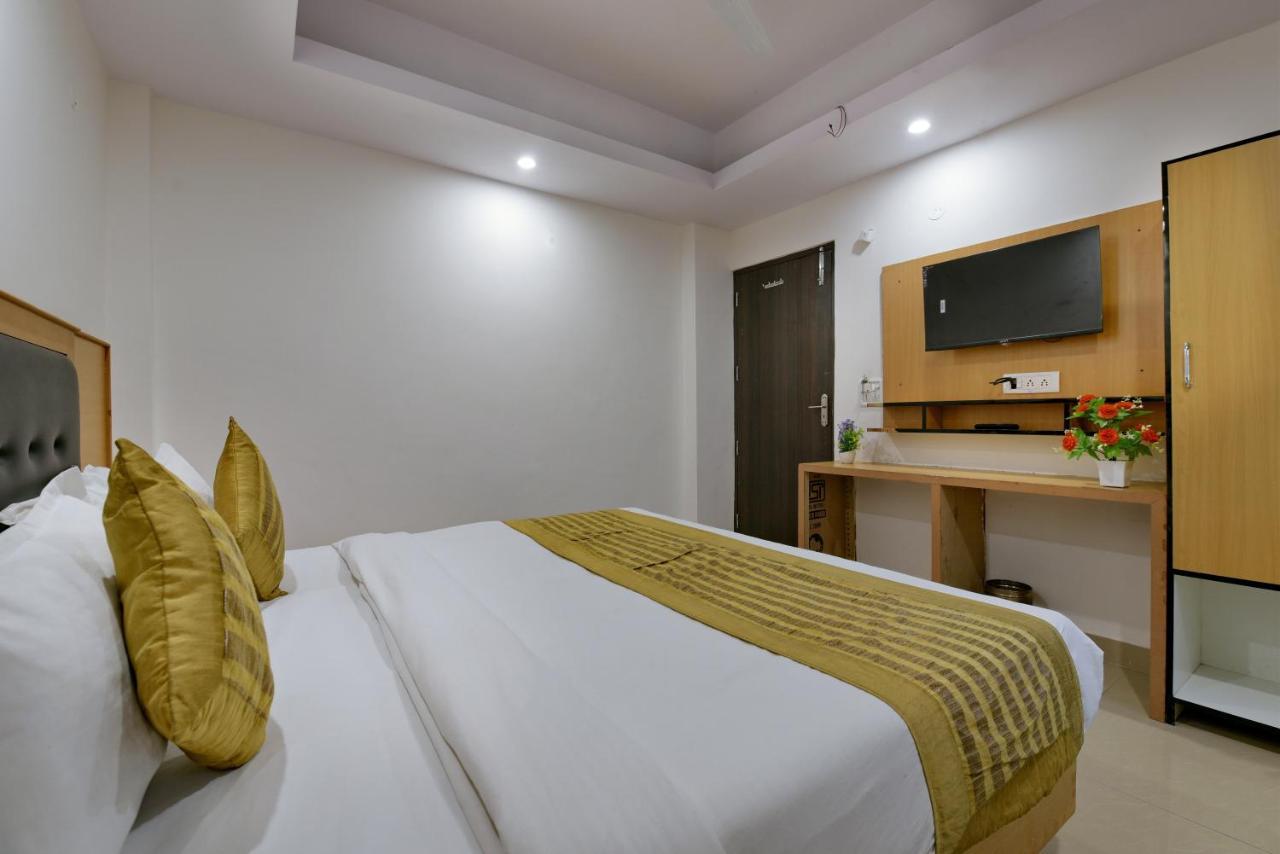 Hotel Hari International - Noida Sector 11 Bagian luar foto