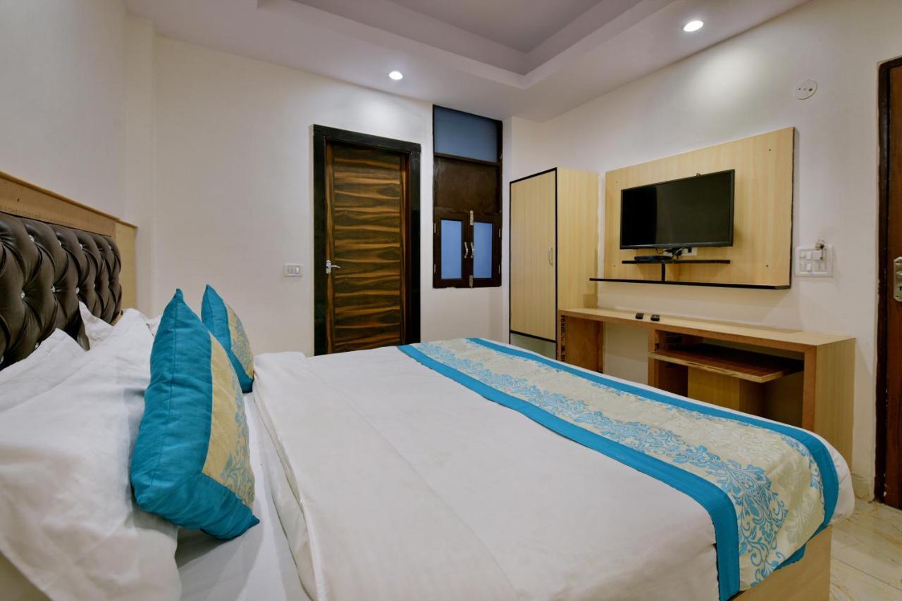 Hotel Hari International - Noida Sector 11 Bagian luar foto
