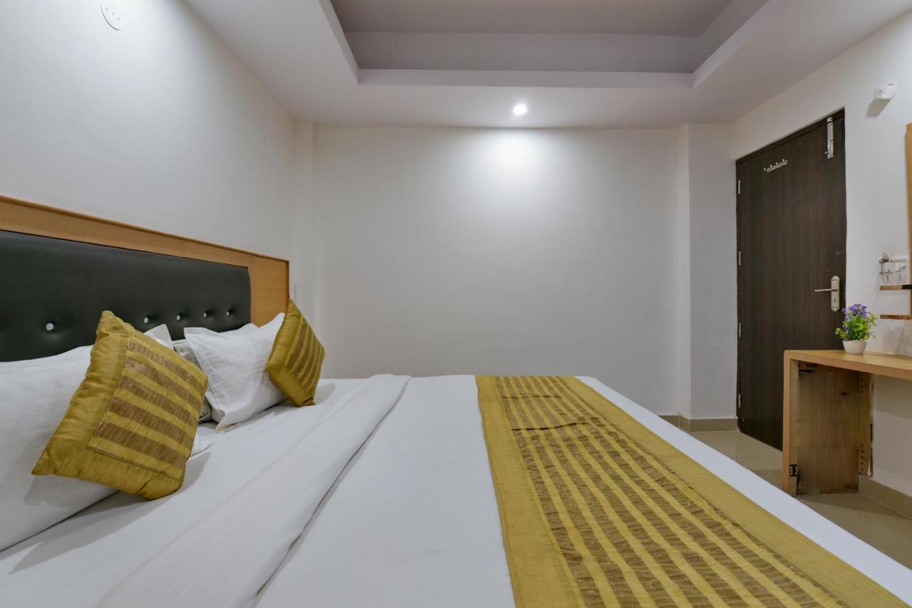 Hotel Hari International - Noida Sector 11 Bagian luar foto