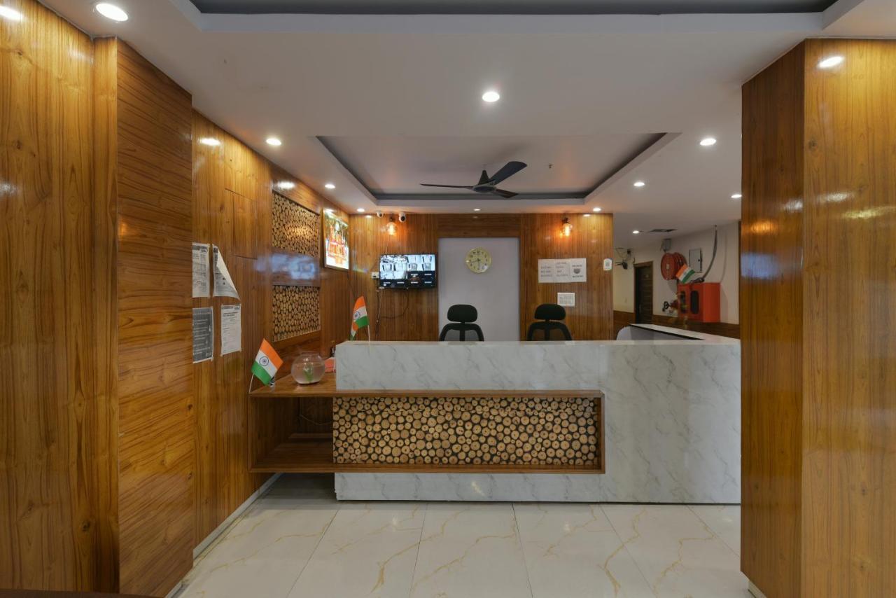 Hotel Hari International - Noida Sector 11 Bagian luar foto