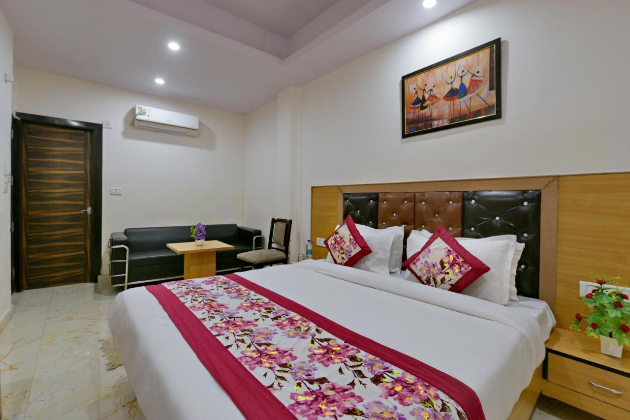 Hotel Hari International - Noida Sector 11 Bagian luar foto