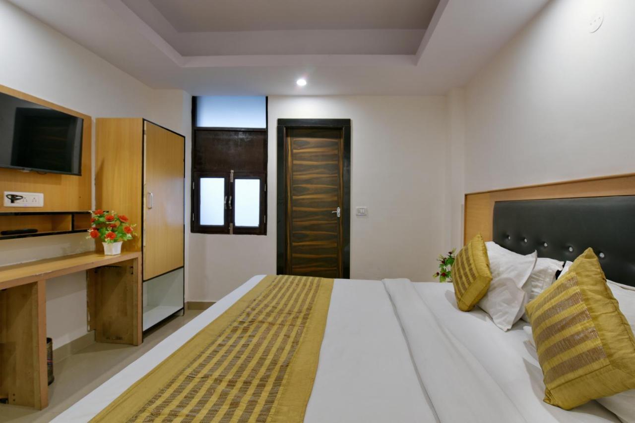 Hotel Hari International - Noida Sector 11 Bagian luar foto
