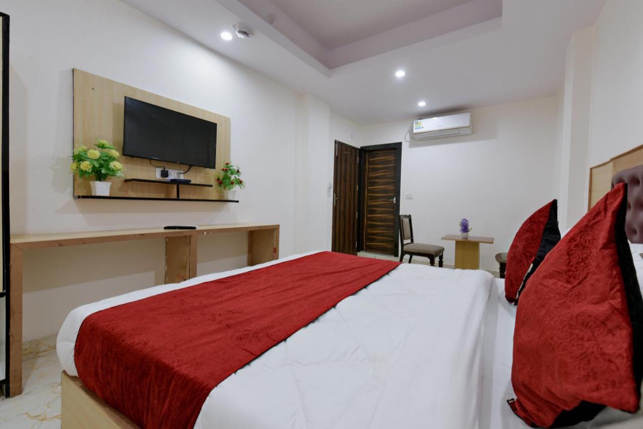Hotel Hari International - Noida Sector 11 Bagian luar foto