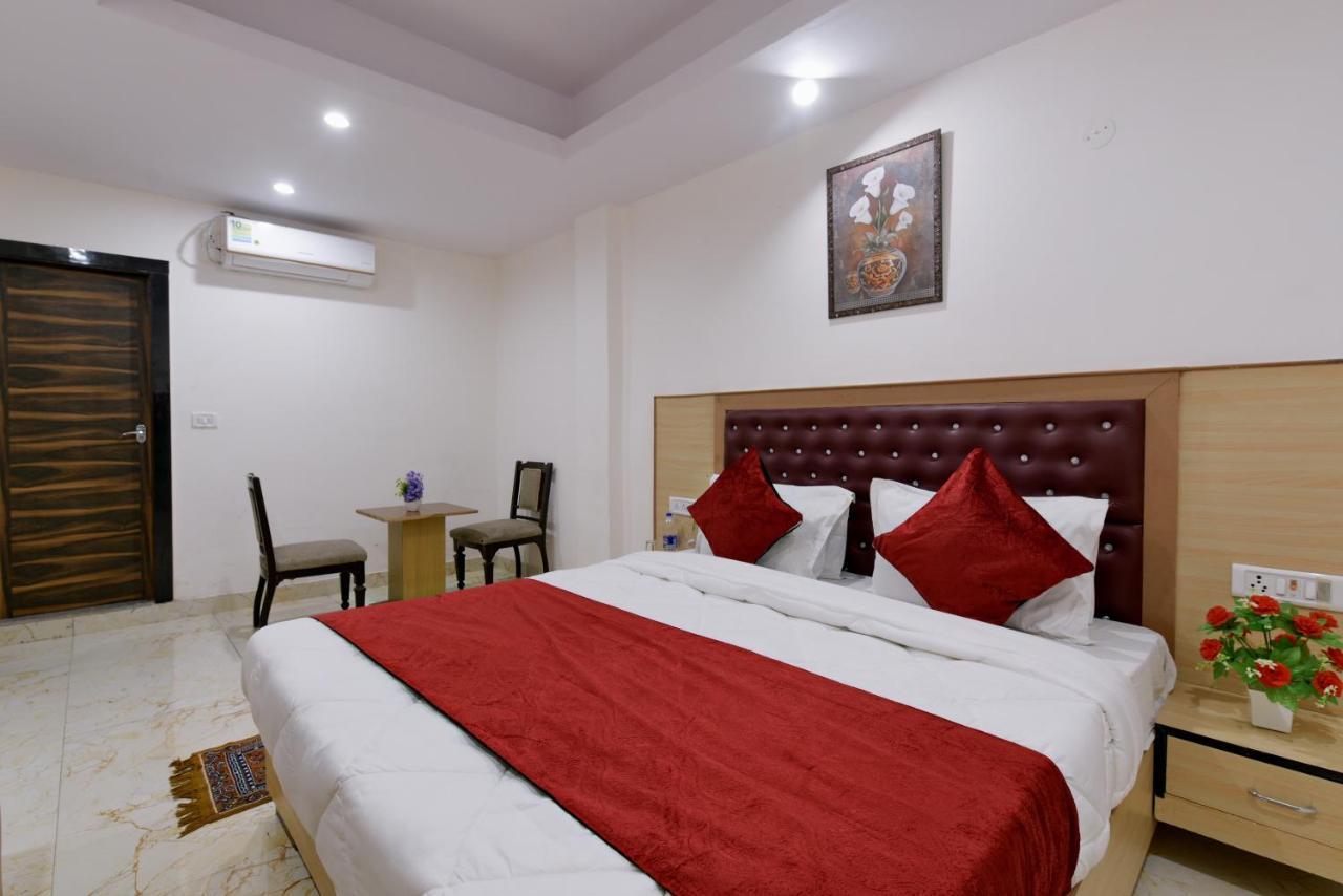 Hotel Hari International - Noida Sector 11 Bagian luar foto