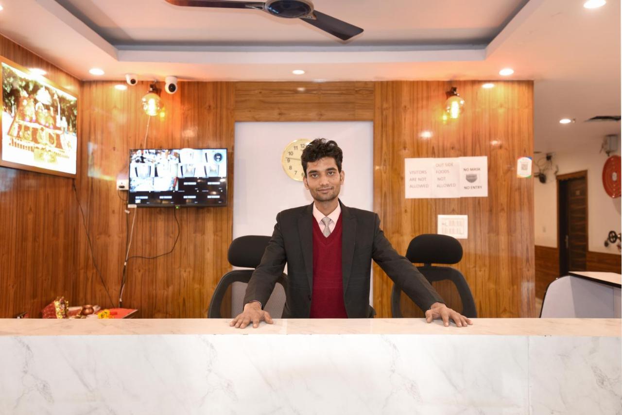 Hotel Hari International - Noida Sector 11 Bagian luar foto