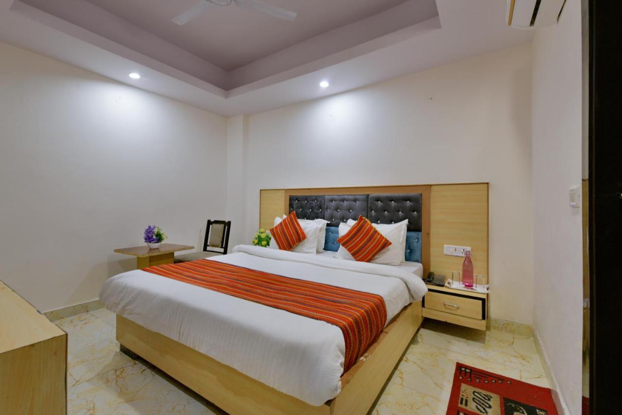 Hotel Hari International - Noida Sector 11 Bagian luar foto