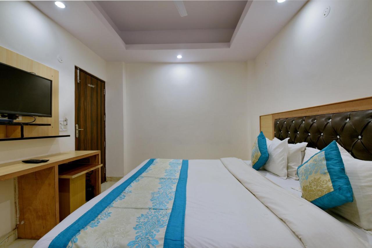 Hotel Hari International - Noida Sector 11 Bagian luar foto