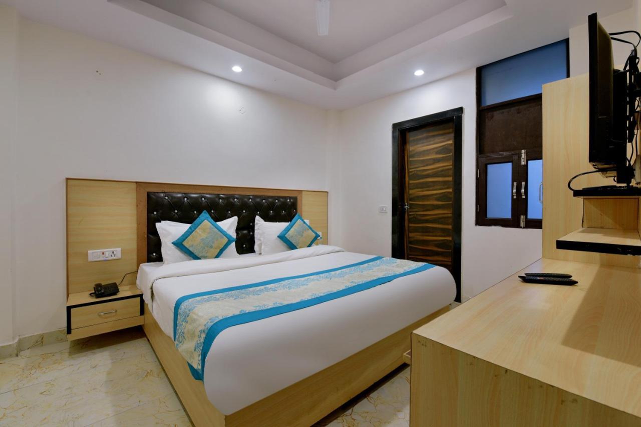 Hotel Hari International - Noida Sector 11 Bagian luar foto