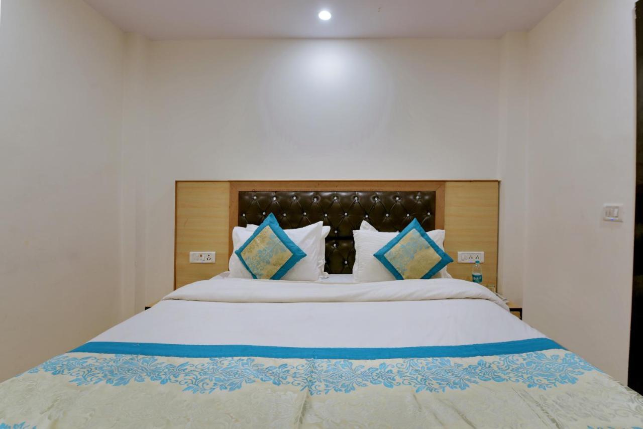Hotel Hari International - Noida Sector 11 Bagian luar foto
