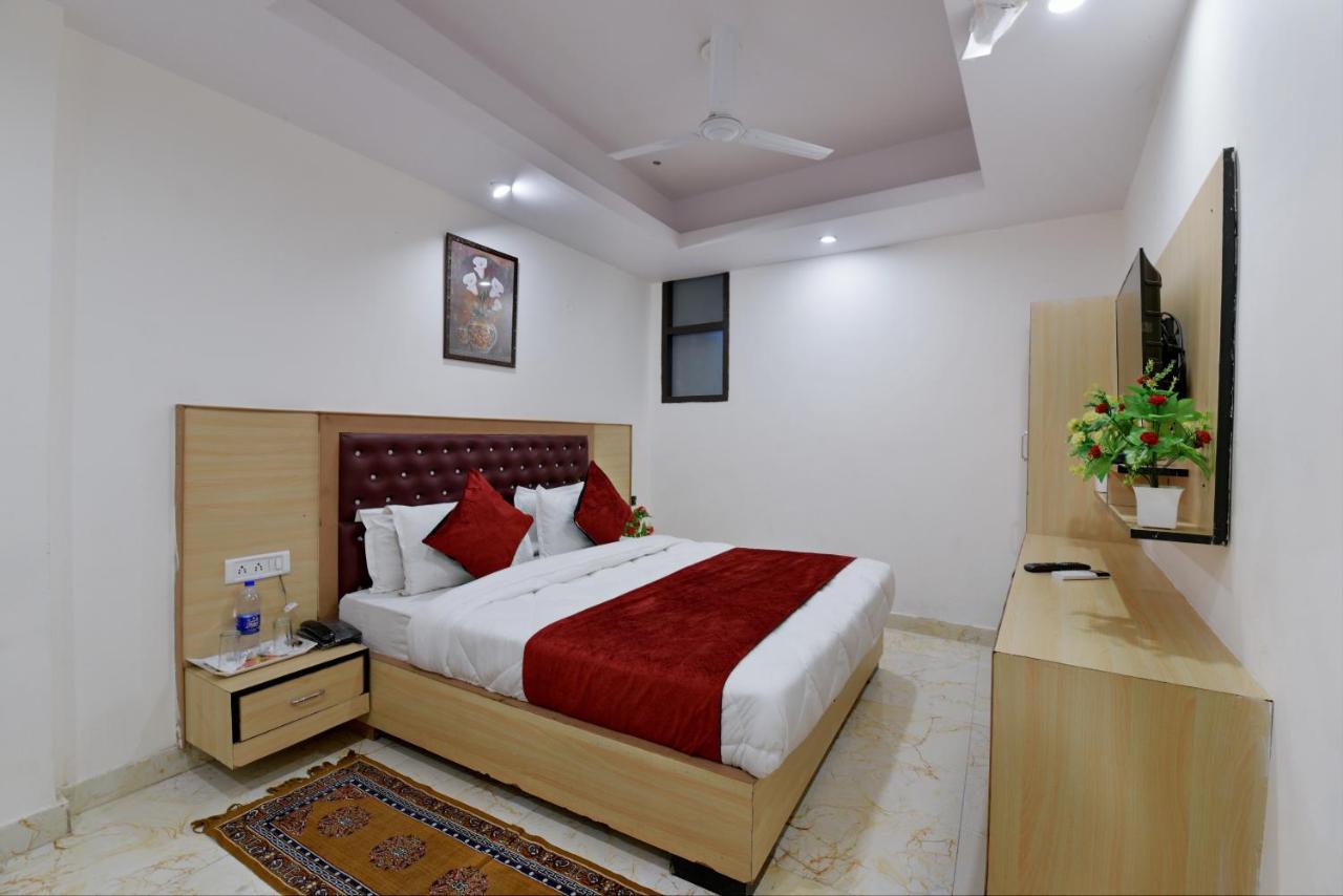 Hotel Hari International - Noida Sector 11 Bagian luar foto