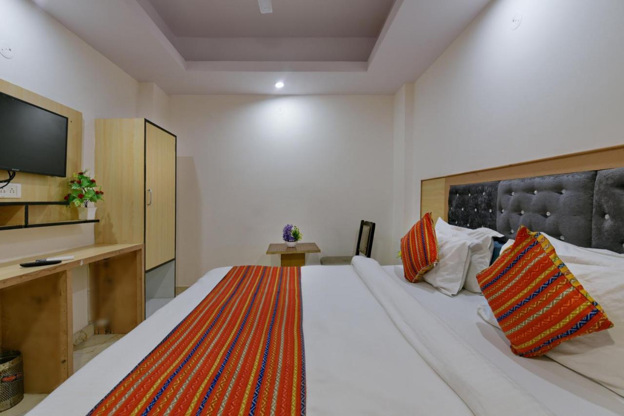Hotel Hari International - Noida Sector 11 Bagian luar foto