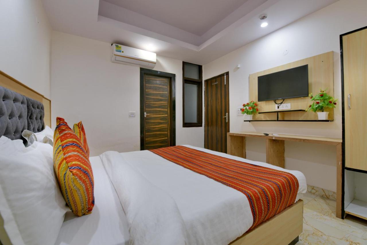 Hotel Hari International - Noida Sector 11 Bagian luar foto