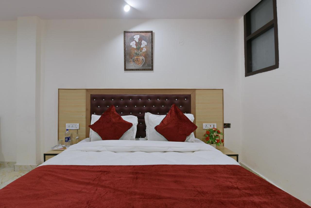 Hotel Hari International - Noida Sector 11 Bagian luar foto
