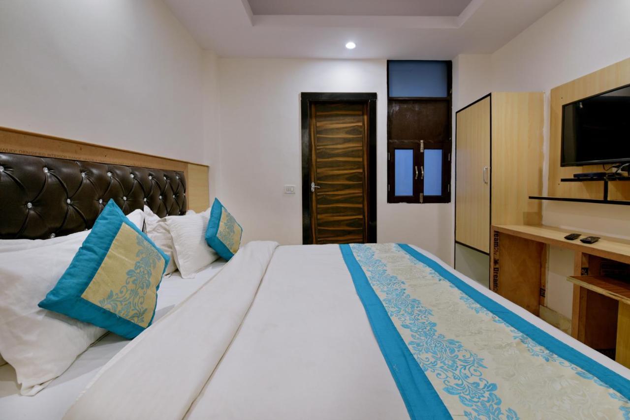 Hotel Hari International - Noida Sector 11 Bagian luar foto