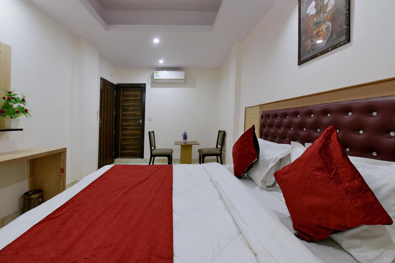 Hotel Hari International - Noida Sector 11 Bagian luar foto
